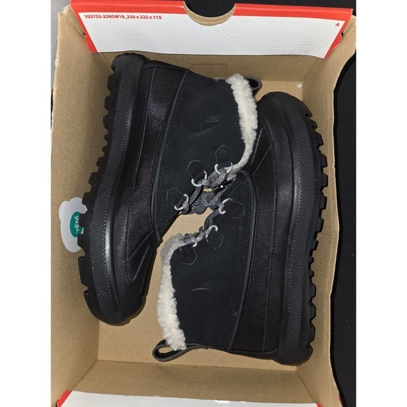 Nike Woodside Chukka 2 Black WOMEN'S size 7.5 BRAND NEW!!!   BOOTS WITH THE FIR! - Picture 1 of 7